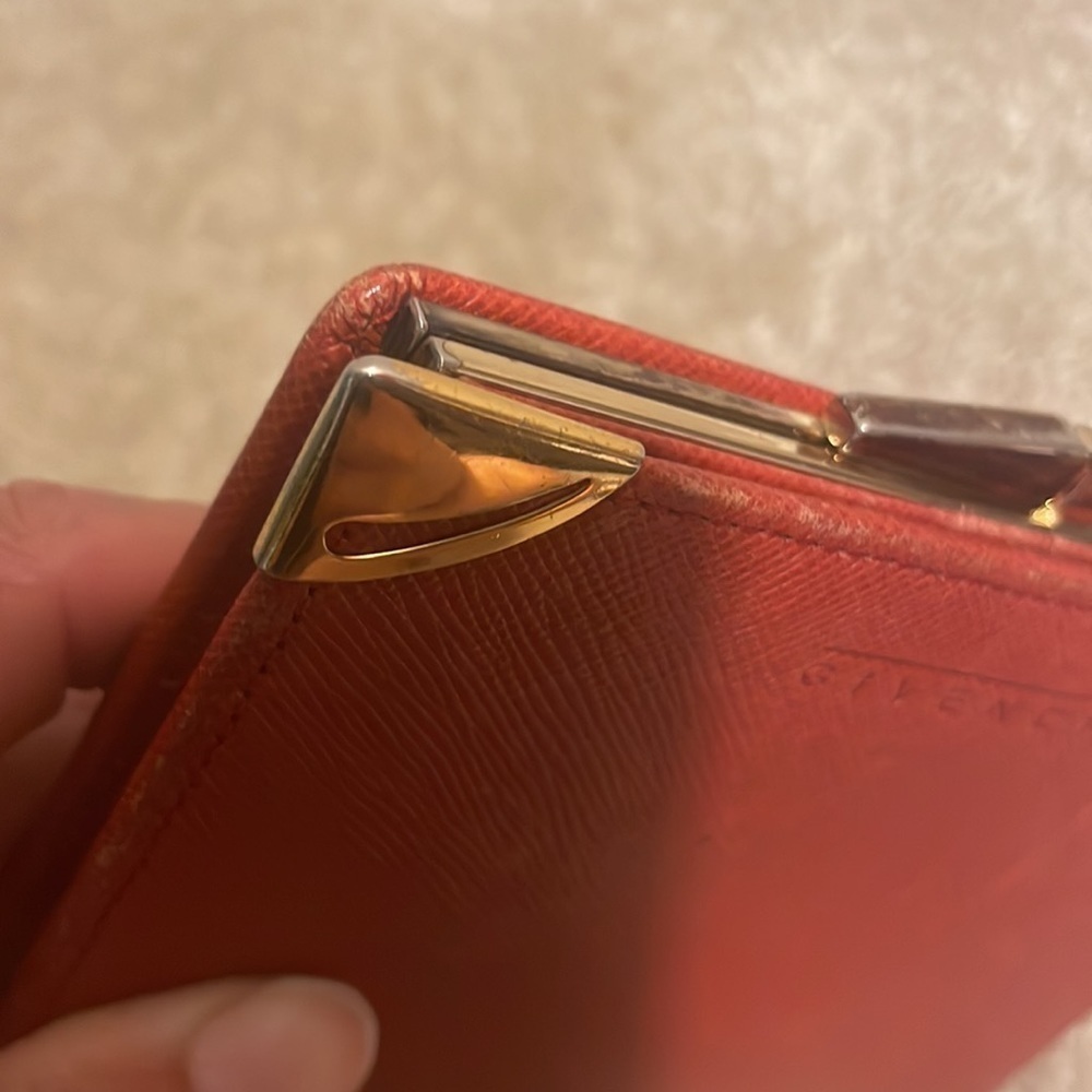 RED GIVENCHY KISS LOCK WALLET - Picture 9 of 16